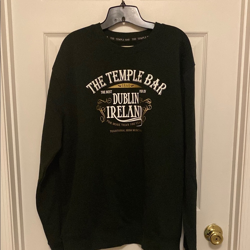 Dark Green Temple Bar Dublin Ireland Crew Neck Sweatshirt with Graphic Design